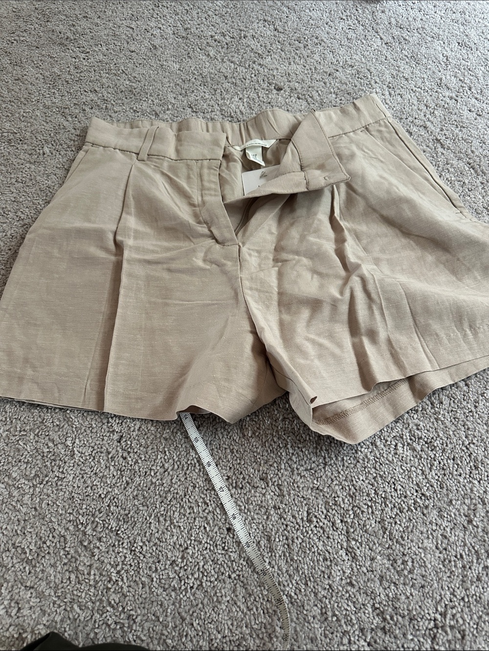 H&M High-Waist Pleated Shorts in Light Beige